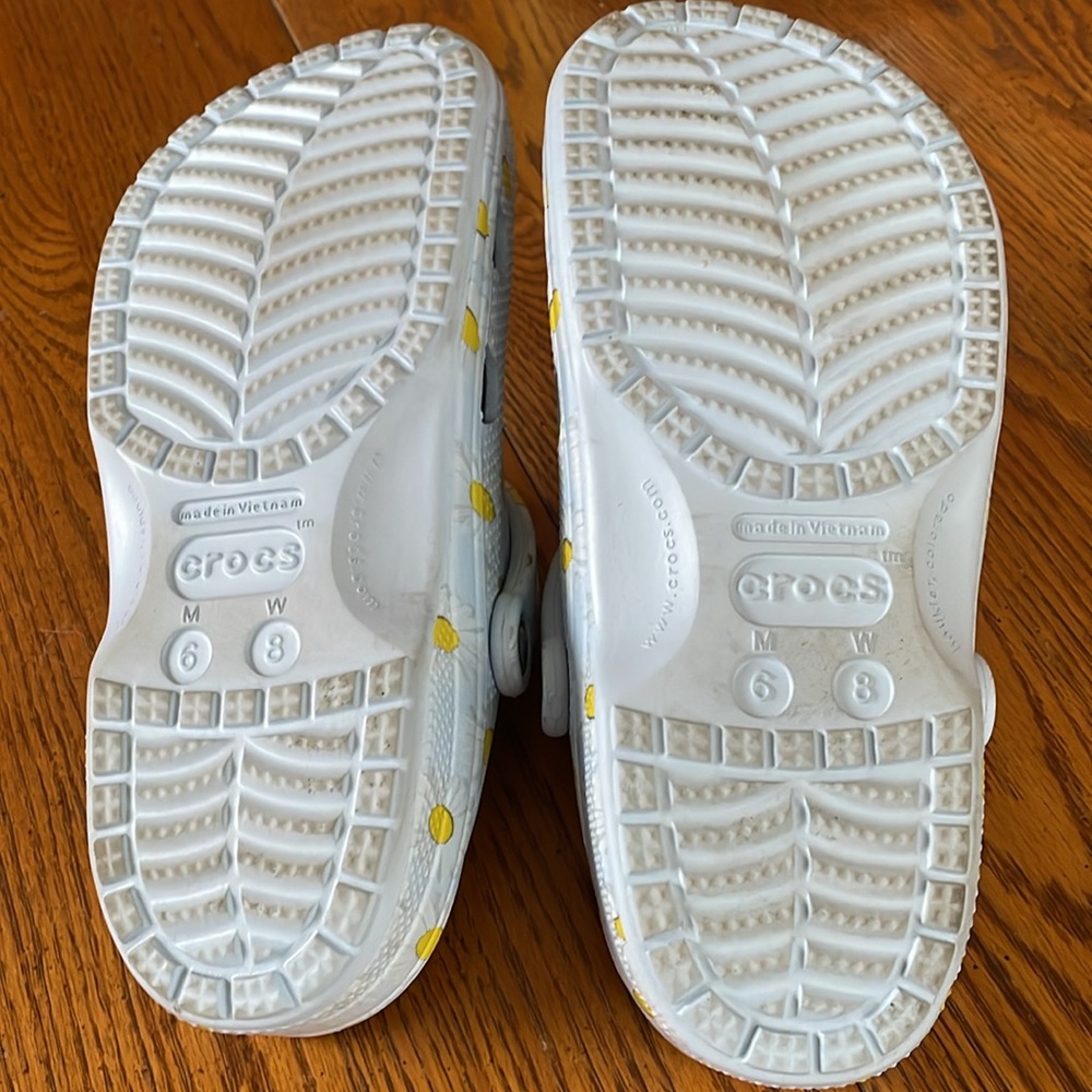 Crocs - light blue daisy print in yellow/white - Picture 3 of 4